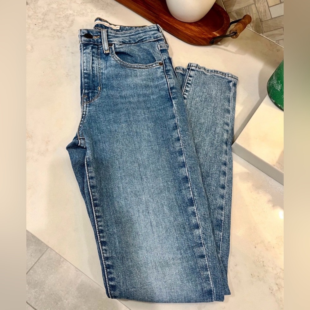 Levi's 721 High Rise Skinny Jeans